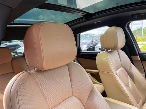 Used 2023 Porsche Macan AWD/4WD image 37