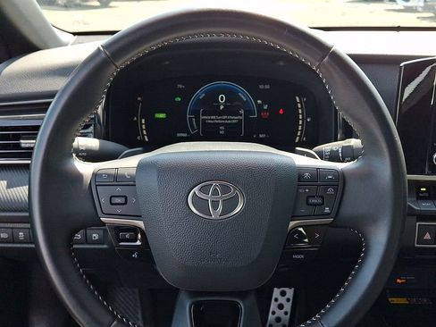 Used 2025 Toyota Camry SE FWD image 19