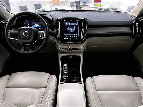 Certified 2023 Volvo XC40 B5 Plus image 21