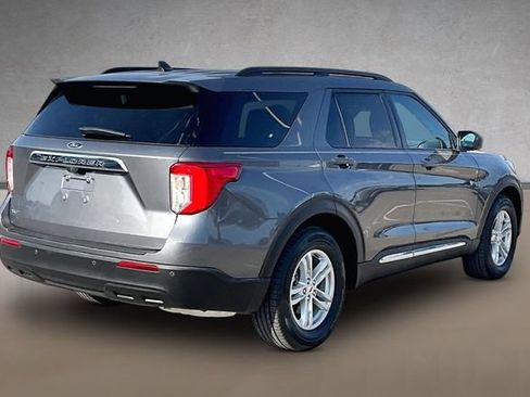 Used 2022 Ford Explorer XLT RWD image 2