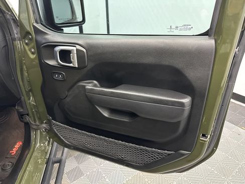 Used 2022 Jeep Gladiator Sport AWD/4WD image 14