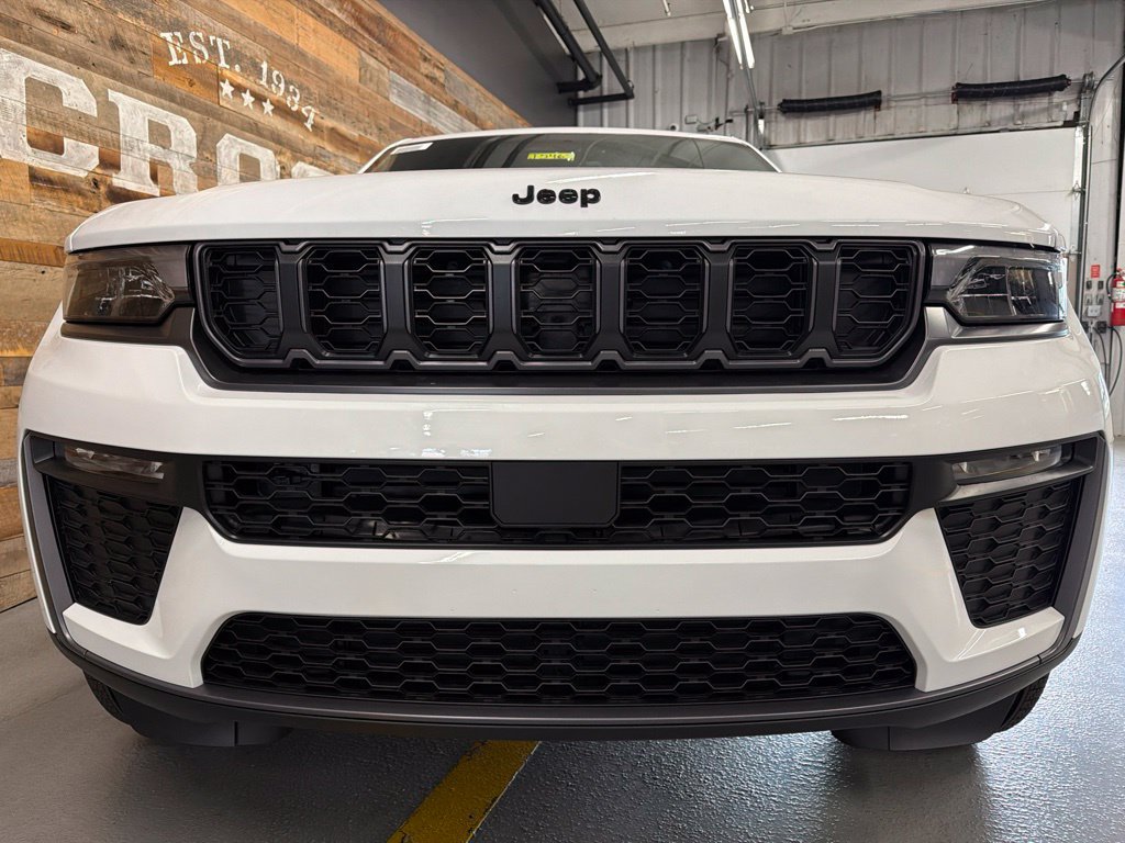 New 2026 Jeep Grand Cherokee Limited w/ Limited Altitude Package AWD/4WD image 7