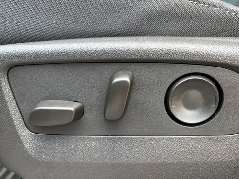 Used 2025 Chevrolet Silverado 1500 Custom image 14