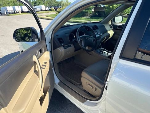 Used 2010 Toyota Highlander SE AWD/4WD image 5
