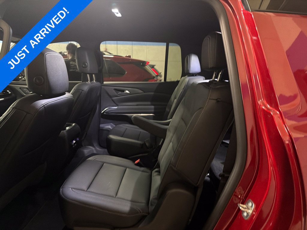 Used 2026 Chevrolet Traverse LT w/ Midnight/Sport Edition FWD image 5