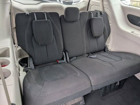 Used 2023 Chrysler Voyager LX FWD image 8