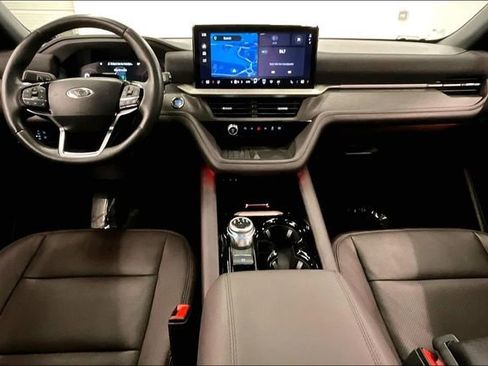 Used 2025 Ford Explorer Platinum w/ LUX Leather Package AWD/4WD image 18