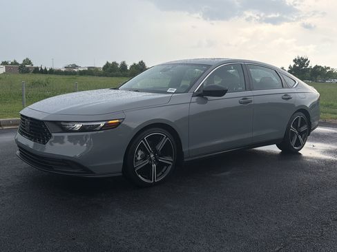 Used 2025 Honda Accord Sport image 5