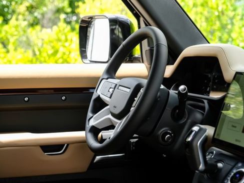 New 2026 Land Rover Defender 130 X-Dynamic SE AWD/4WD image 16