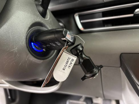 Used 2025 Hyundai Elantra SE FWD image 16