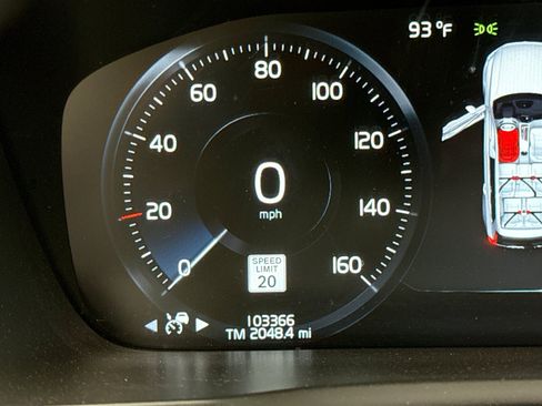 Used 2017 Volvo XC90 T6 Momentum w/ Vision Package AWD/4WD image 10