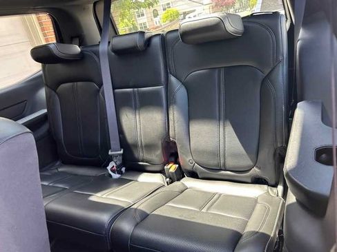 Used 2023 Jeep Wagoneer 4WD w/ Premium Group I image 8