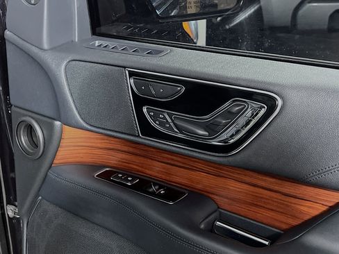 Used 2022 Lincoln Navigator Reserve image 32