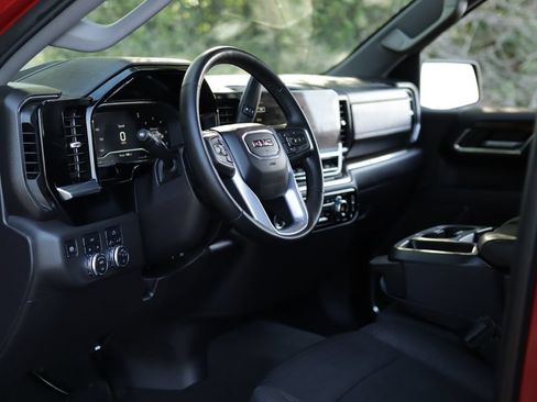 Used 2024 GMC Sierra 1500 Elevation AWD/4WD image 9