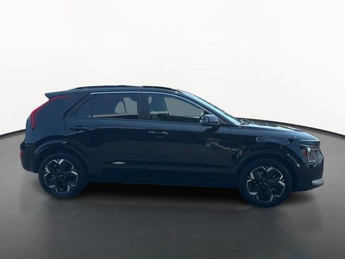 Used 2023 Kia Niro Wind w/ Wind Preserve Package FWD image 2