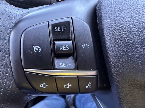 Used 2025 Ford Escape ST-Line FWD image 21