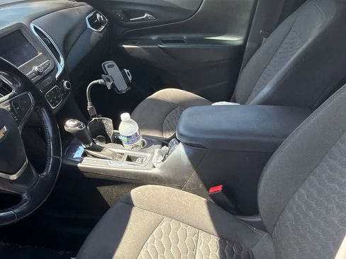 Used 2021 Chevrolet Equinox LT w/ Driver Convenience Package FWD image 3