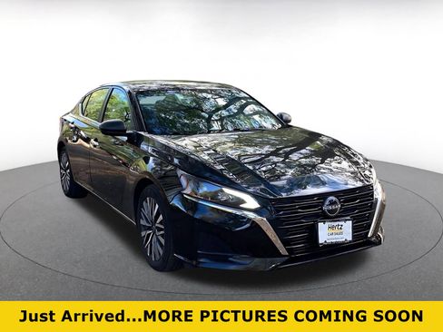 Used 2025 Nissan Altima 2.5 SV image 1