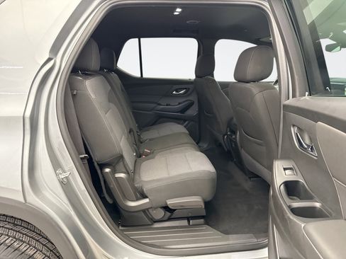 Used 2023 Chevrolet Traverse LT image 17