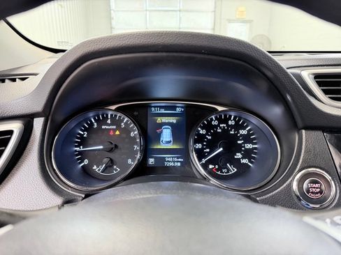Used 2016 Nissan Rogue SV FWD image 38