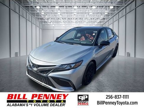 Used 2022 Toyota Camry XSE FWD image 1