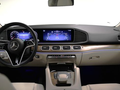 Certified 2025 Mercedes-Benz GLE 450e 4MATIC image 2