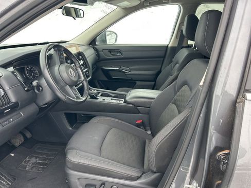 Used 2024 Nissan Pathfinder SV image 6
