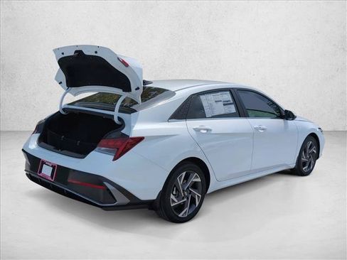 New 2026 Hyundai Elantra Limited FWD image 2