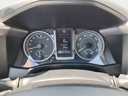Used 2022 Toyota Tacoma SR5 AWD/4WD image 12