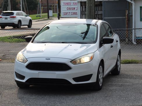 Used 2017 Ford Focus S FWD image 3