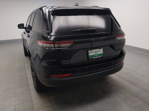 Used 2023 Jeep Grand Cherokee Altitude AWD/4WD image 6