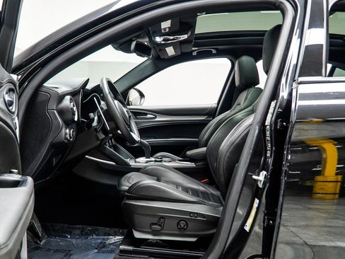 Used 2023 Alfa Romeo Stelvio Veloce AWD/4WD image 39