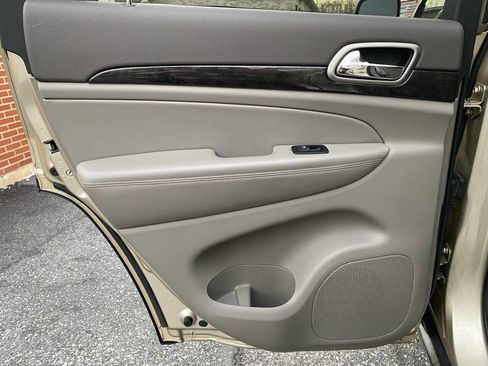 Used 2011 Jeep Grand Cherokee Laredo image 13