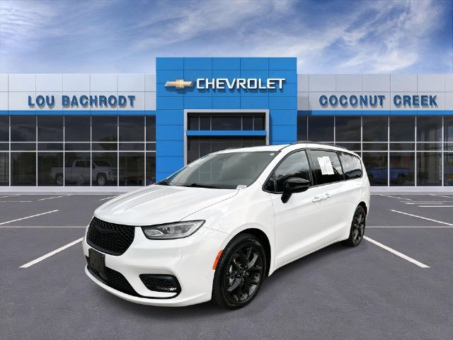 Used 2025 Chrysler Pacifica Limited FWD image 4
