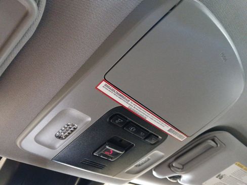 Used 2020 Toyota Camry XLE image 22