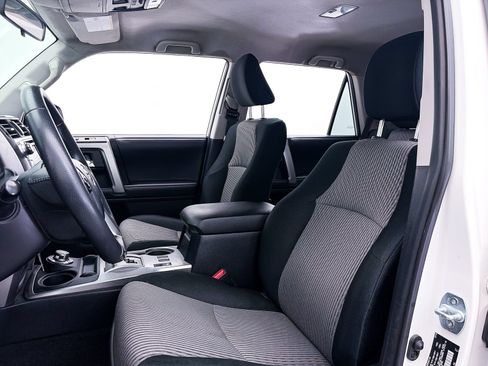 Used 2018 Toyota 4Runner SR5 AWD/4WD image 16