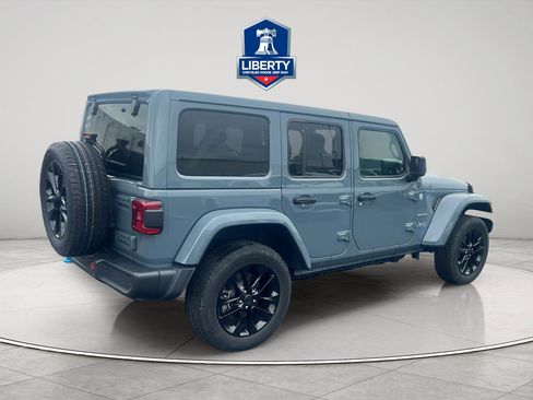 Used 2024 Jeep Wrangler Unlimited Sahara w/ Technology Group AWD/4WD image 12