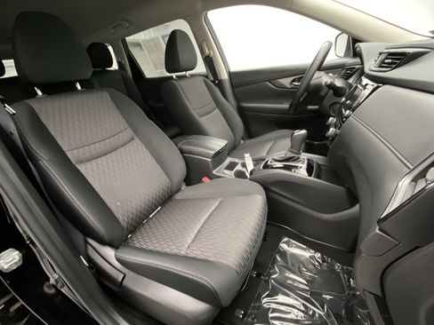 Used 2018 Nissan Rogue SV AWD/4WD image 16