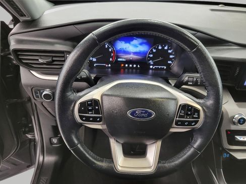 Used 2022 Ford Explorer XLT image 5