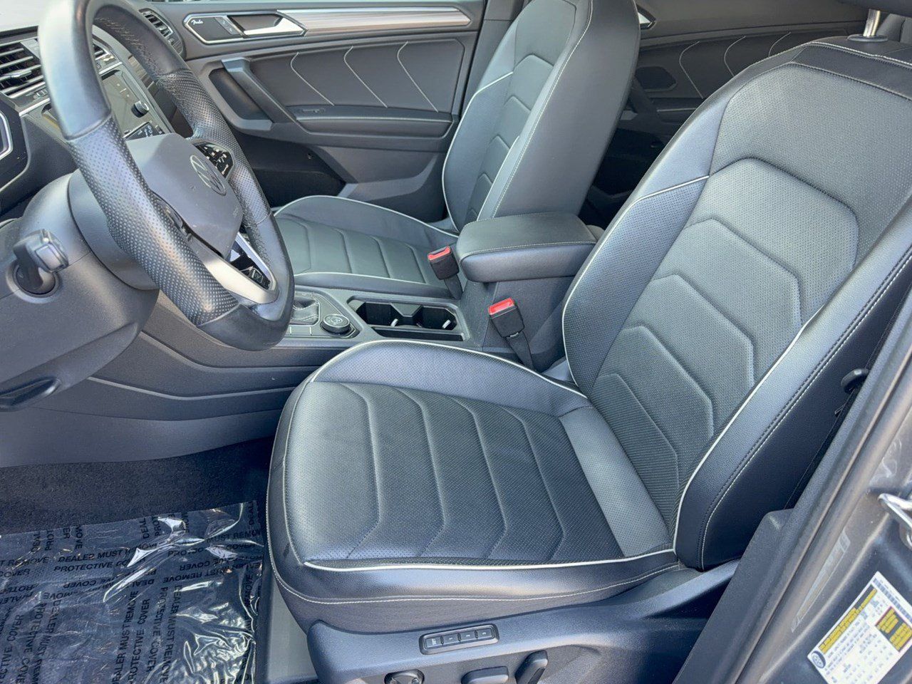 Used 2024 Volkswagen Tiguan SEL R-Line w/ MDO Package, Two-Row AWD/4WD image 5