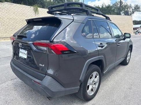 Used 2019 Toyota RAV4 XLE FWD image 6