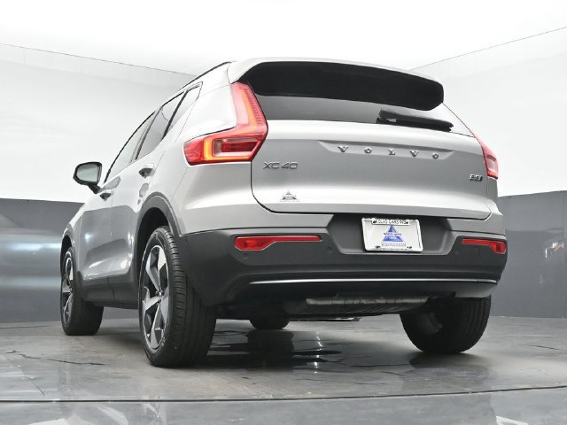 Used 2024 Volvo XC40 B5 Plus AWD/4WD image 39