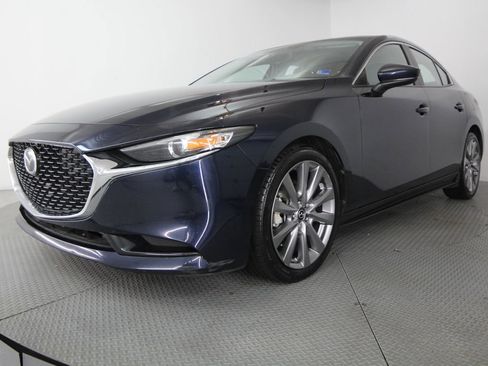 Used 2019 MAZDA MAZDA3 Sedan w/ Preferred Package FWD image 3