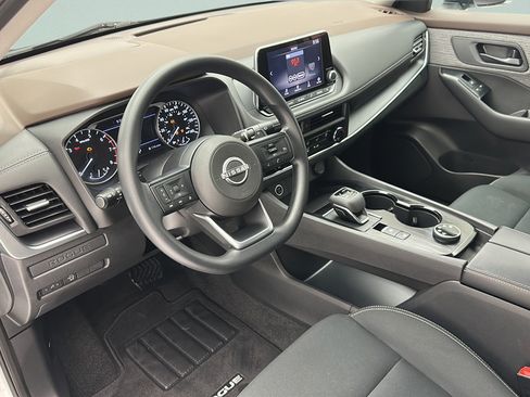 Used 2023 Nissan Rogue S AWD/4WD image 11