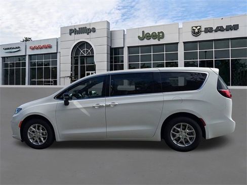 New 2026 Chrysler Pacifica Select image 7