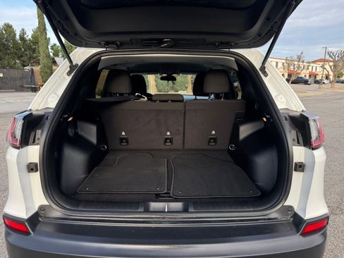 Used 2019 Jeep Cherokee Latitude w/ Popular Appearance Group image 20