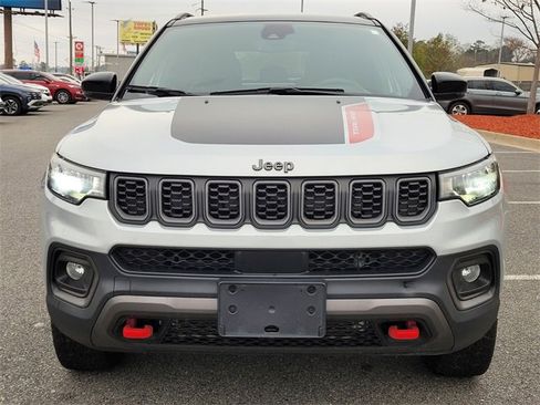 Used 2024 Jeep Compass Trailhawk image 5