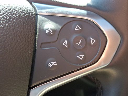 Used 2023 Chevrolet Traverse RS AWD/4WD image 25