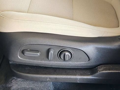Used 2023 Chevrolet Traverse LT FWD image 22