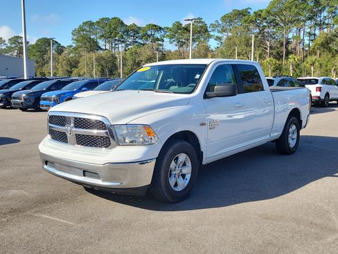 Used 2019 RAM 1500 Classic SLT image 3